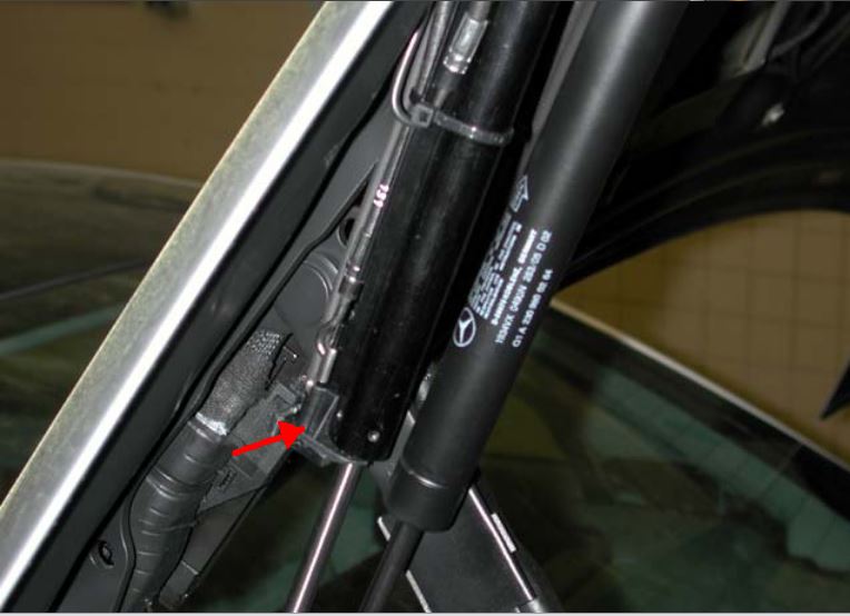 MercedesBenz Forum Trunk closing button issue on 2007 SL55